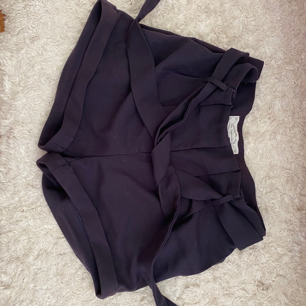 Impeccable Pig Navy belted dressy shorts